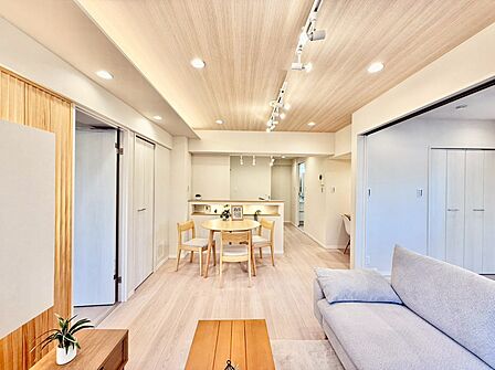 シンプルな内装と偏り過ぎないデザインで統一しました。