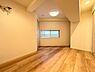 子供部屋：清かで艶やかな時間をもたらしてくれる室内です。