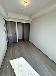 清かで艶やかな時間をもたらしてくれる室内です。