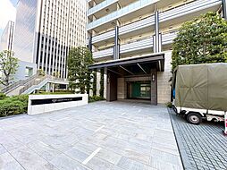 上質感漂う玄関アプローチです。