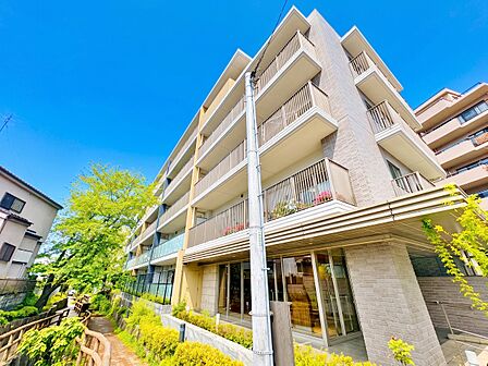 忙しく過ぎゆく日常を置き去るほど、ゆったりした時間が流れる住環境。
