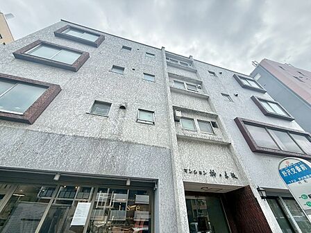 飽きのこないシンプルモダンな外観です。