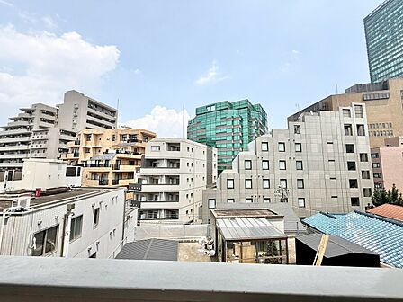 陽当たり・通風・開放感に恵まれた環境です。