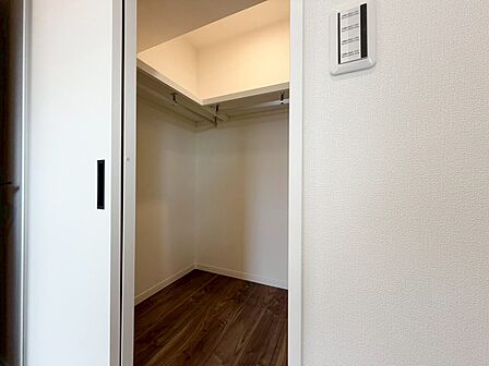 家電やスーツケース、ストック品など何でも片付く嬉しい空間です。
