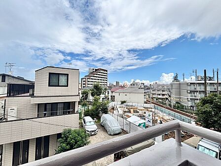 陽当たり・通風・開放感に恵まれた環境です。