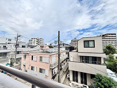 眺望や窓からの景色が良いと、家で過ごす時間も快適です。