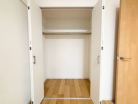 家電やスーツケース、ストック品など何でも片付く嬉しい空間です。