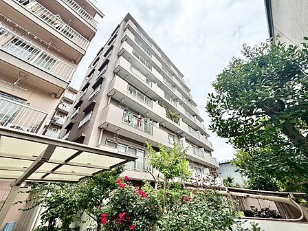 飽きのこないシンプルモダンな外観です。