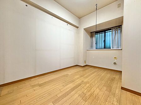 清かで艶やかな時間をもたらしてくれる室内です。