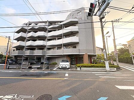 忙しく過ぎゆく日常を置き去るほど、ゆったりした時間が流れる住環境。