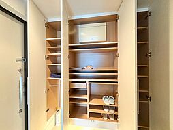 家電やスーツケース、ストック品など何でも片付く嬉しい空間です。