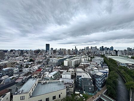 陽当たり・通風・開放感に恵まれた環境です。