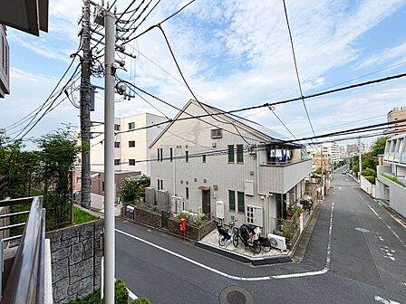陽当たり・通風・開放感に恵まれた環境です。