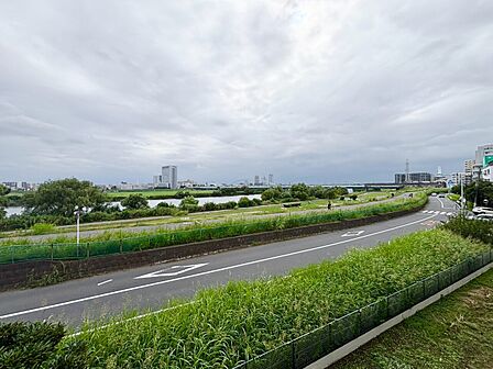 眺望や窓からの景色が良いと、家で過ごす時間も快適です。