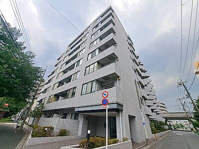 外観:飽きのこないシンプルモダンな外観です。 外観:飽きのこないシンプルモダンな外観です。