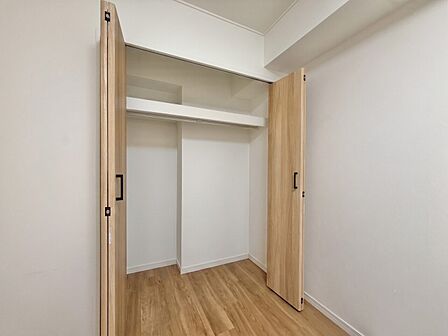 収納スペースが付いていて、お部屋を広く使っていただけます。