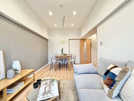 シンプルな内装と偏り過ぎないデザインで統一しました。