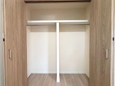 収納スペースが付いていて、お部屋を広く使っていただけます。