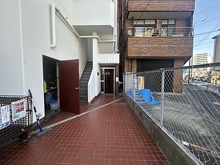 毎日気持ちよく帰宅できる、共用部まで丁寧に管理されたエントランスです。