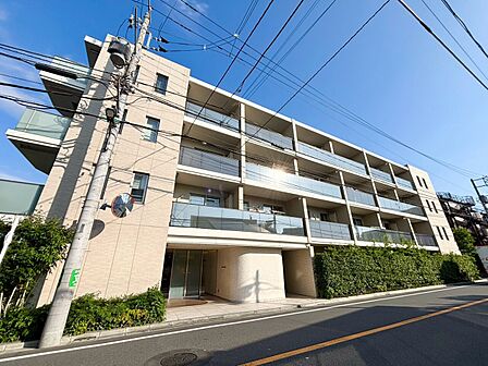 飽きのこないシンプルモダンな外観です。