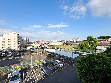 陽当たり・通風・開放感に恵まれた環境です。