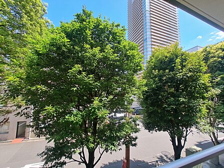 陽当たり・通風・開放感に恵まれた環境です。