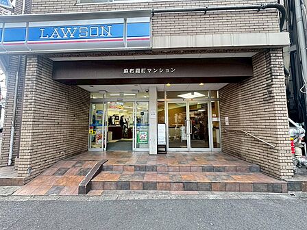スタイリッシュなエンブレム。お洒落なマンションは入り口から。