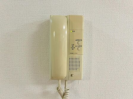 室内にはインターホンを設置。快適と安らぎを合わせた優しい設計。