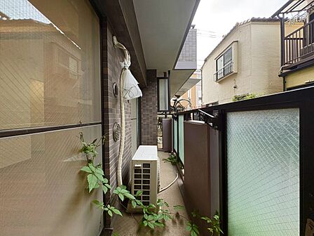 朝の澄んだ空気や、夕方に吹く清々しい風を感じられるバルコニー。