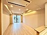 室内：通風・採光に優れ、心地よい光と風が溢れています。