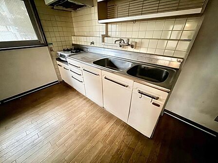 使いやすくスタイリッシュなキッチン空間になっております。