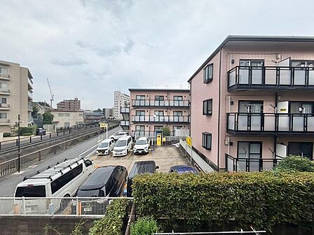 陽当たり・通風・開放感に恵まれた環境です。