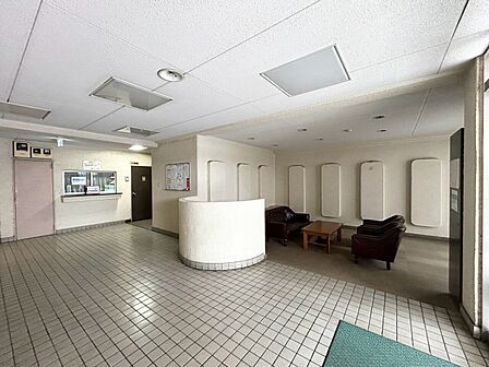 館内は静寂な中が保たれており、管理が行き届いている印象を受けました。