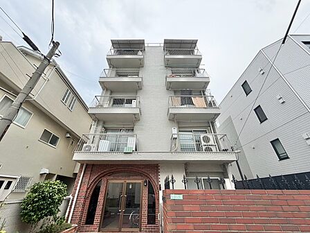飽きのこないシンプルモダンな外観です。