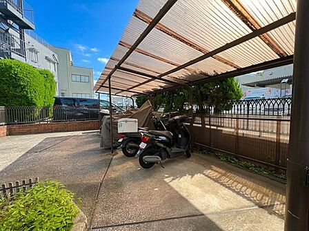 バイク置場もございます。※空き状況は都度ご確認下さい。