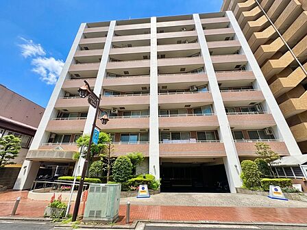 飽きのこないシンプルモダンな外観です。