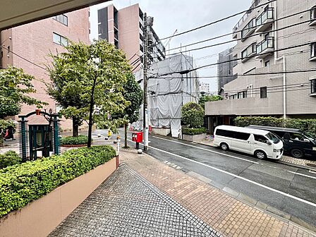 陽当たり・通風・開放感に恵まれた環境です。