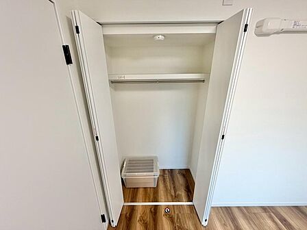 家電やスーツケース、ストック品など何でも片付く嬉しい空間です。