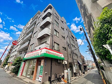 飽きのこないシンプルモダンな外観です。