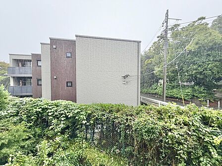 陽当たり・通風・開放感に恵まれた環境です。