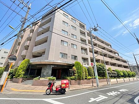飽きのこないシンプルモダンな外観です。
