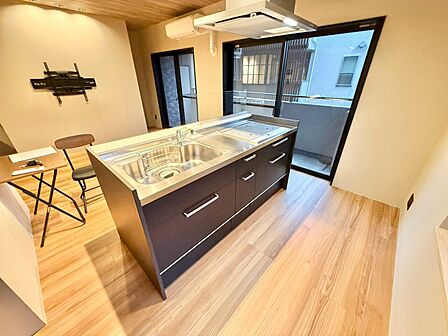 使いやすくスタイリッシュなキッチン空間になっております。