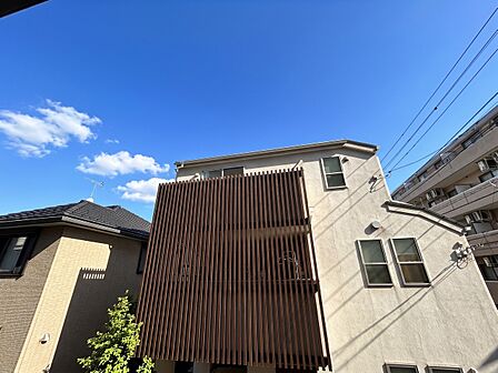 陽当たり・通風・開放感に恵まれた環境です。