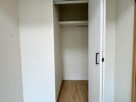 収納スペースが付いていて、お部屋を広く使っていただけます。