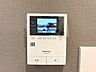 設備：誰が来てもわかる様にモニター付きインターホンを設置。