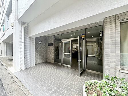 上質感漂う玄関アプローチです。
