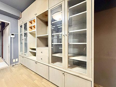 家電やスーツケース、ストック品など何でも片付く嬉しい空間です。