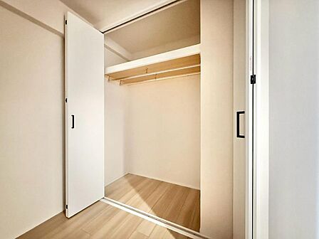 家電やスーツケース、ストック品など何でも片付く嬉しい空間です。