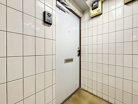 清潔感のある落ち着いた雰囲気の玄関です。