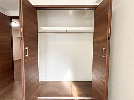 家電やスーツケース、ストック品など何でも片付く嬉しい空間です。